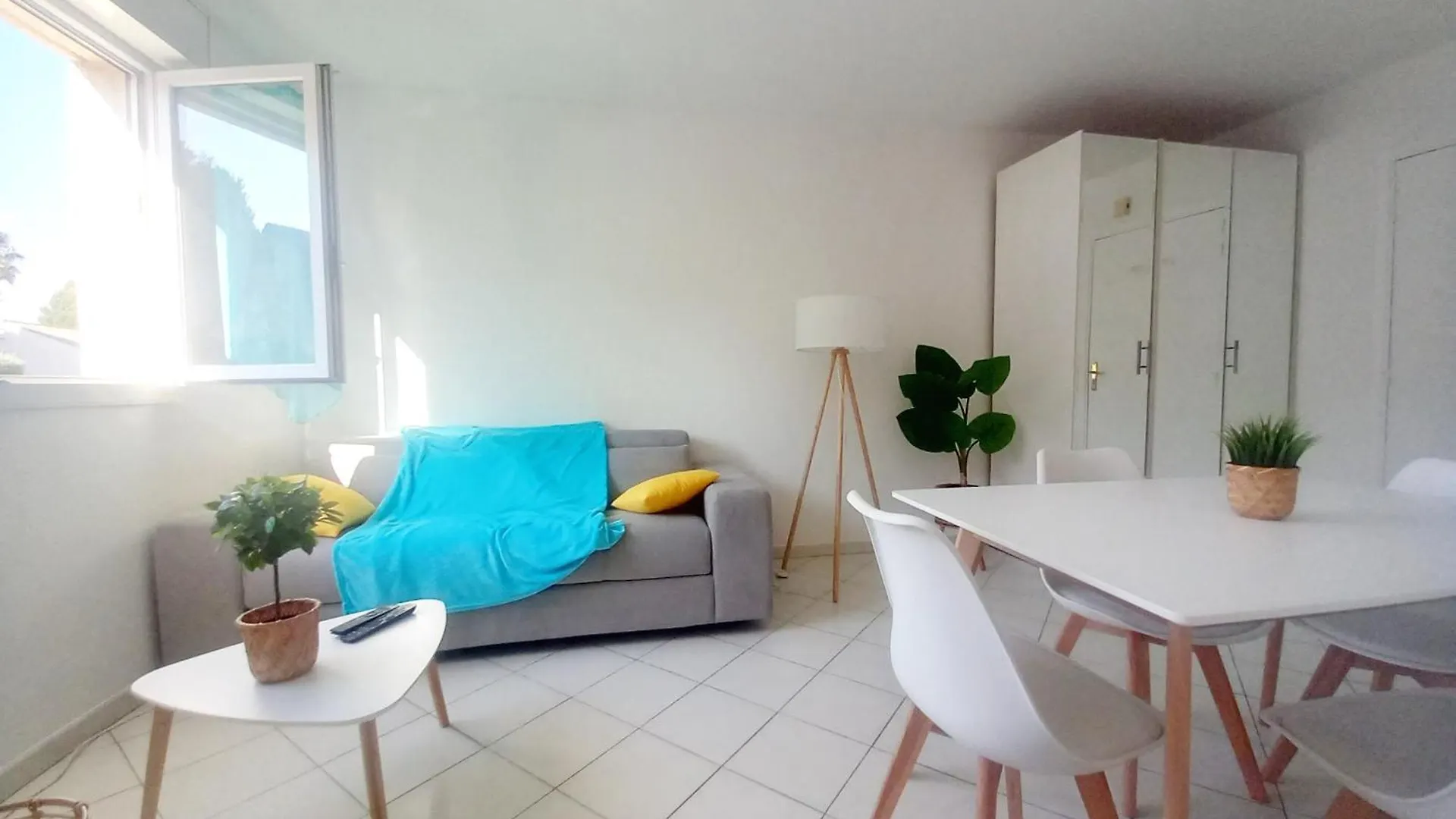 Adorable Studio A 200M De La Mer , Frais , Bien Equipe Et Proche Des Commodites Cagnes-sur-Mer 0*,  France