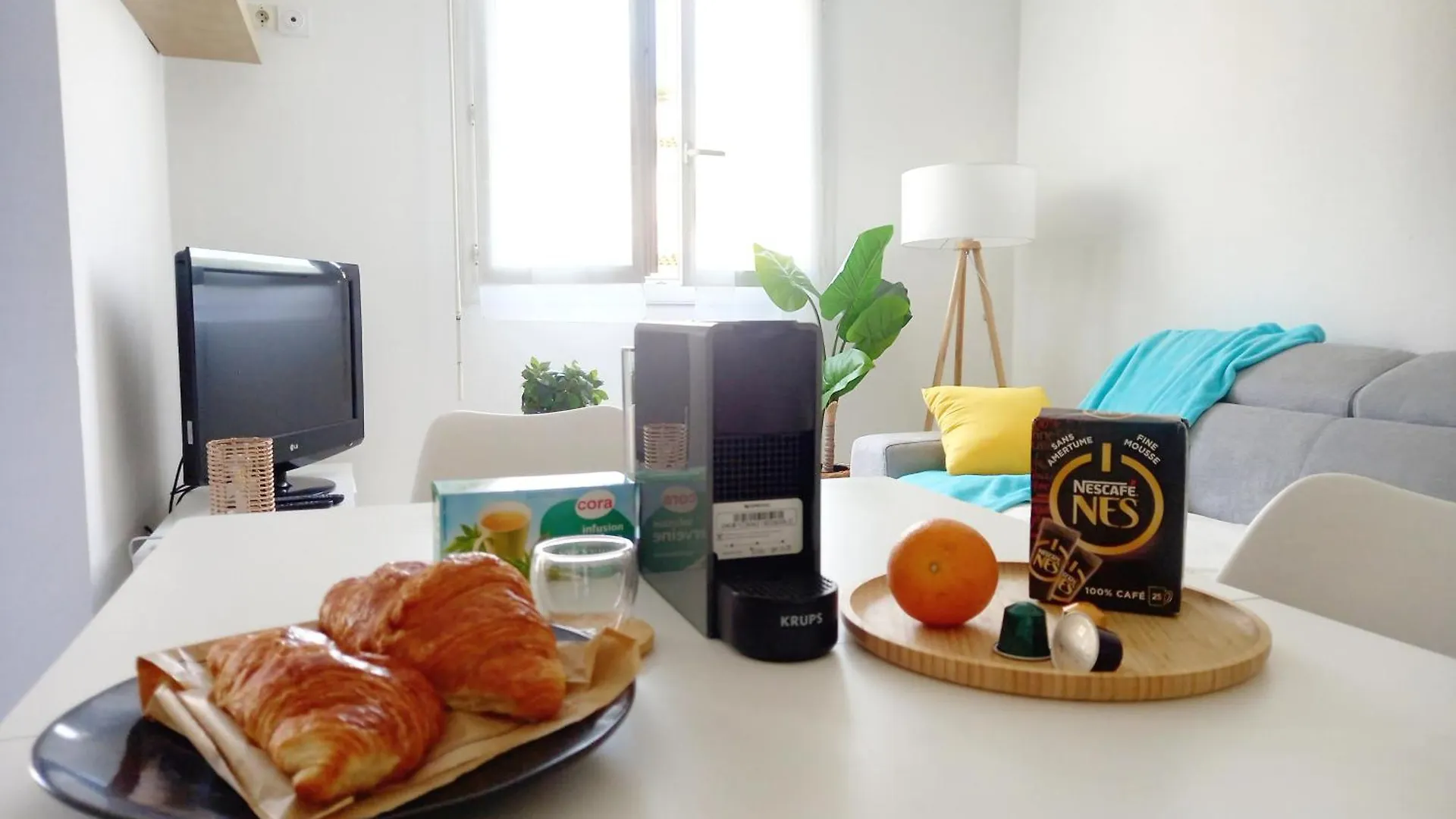 Adorable Studio A 200M De La Mer , Frais , Bien Equipe Et Proche Des Commodites Cagnes-sur-Mer Apartment