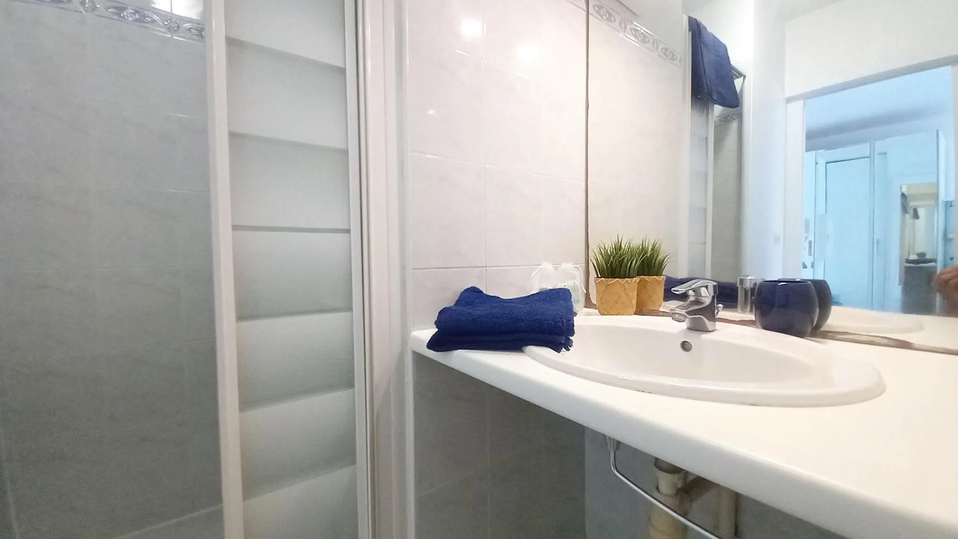 Apartment Adorable Studio A 200M De La Mer , Frais , Bien Equipe Et Proche Des Commodites Cagnes-sur-Mer France