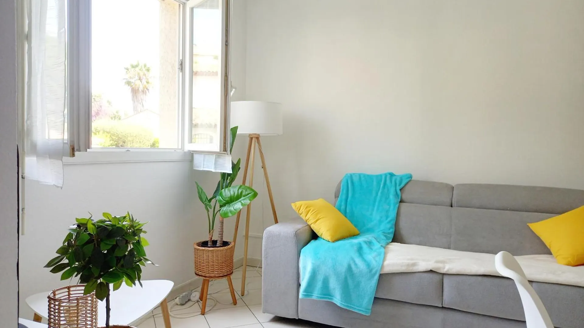 Adorable Studio A 200M De La Mer , Frais , Bien Equipe Et Proche Des Commodites Cagnes-sur-Mer