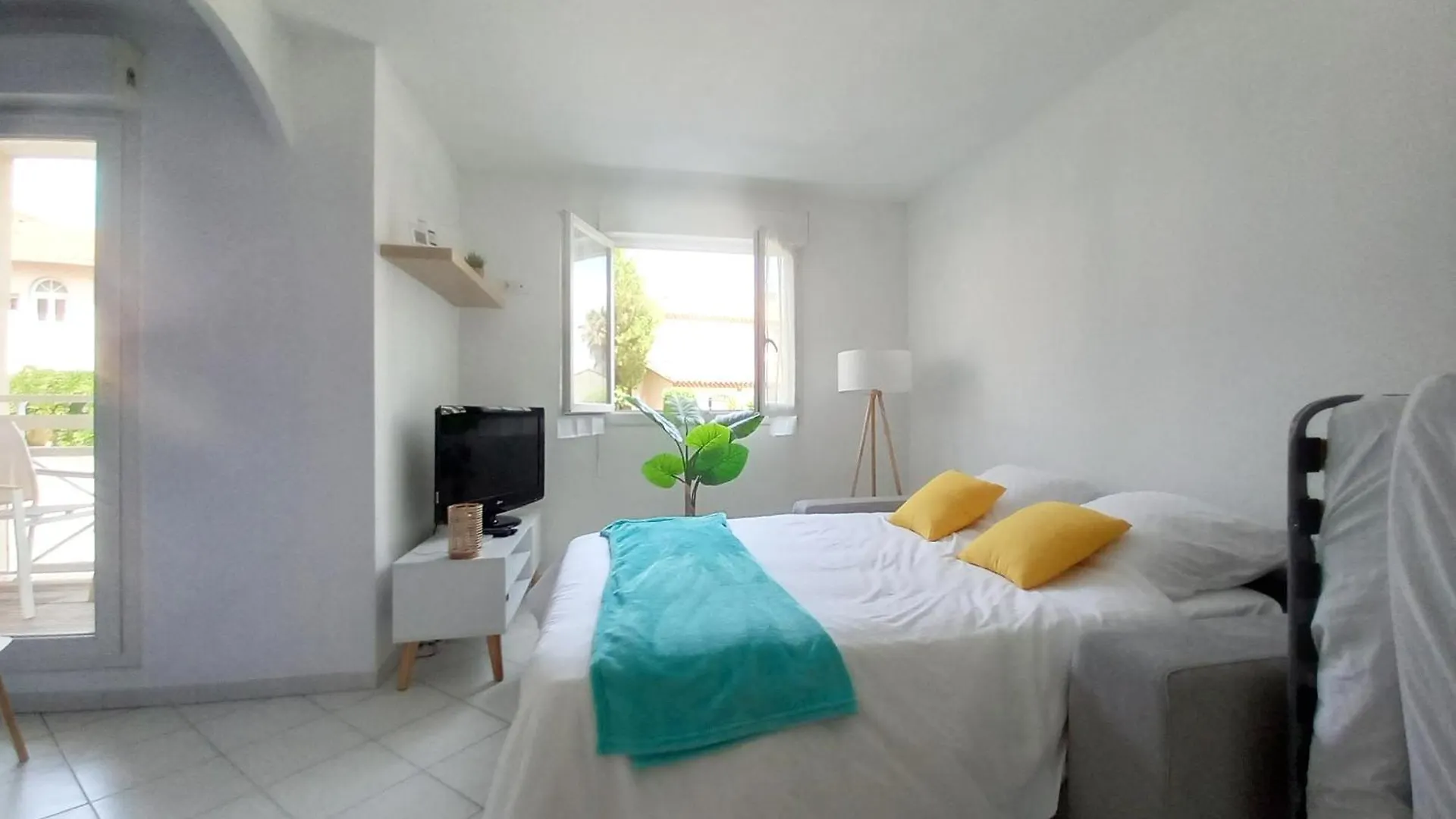 Adorable Studio A 200M De La Mer , Frais , Bien Equipe Et Proche Des Commodites Cagnes-sur-Mer Apartment