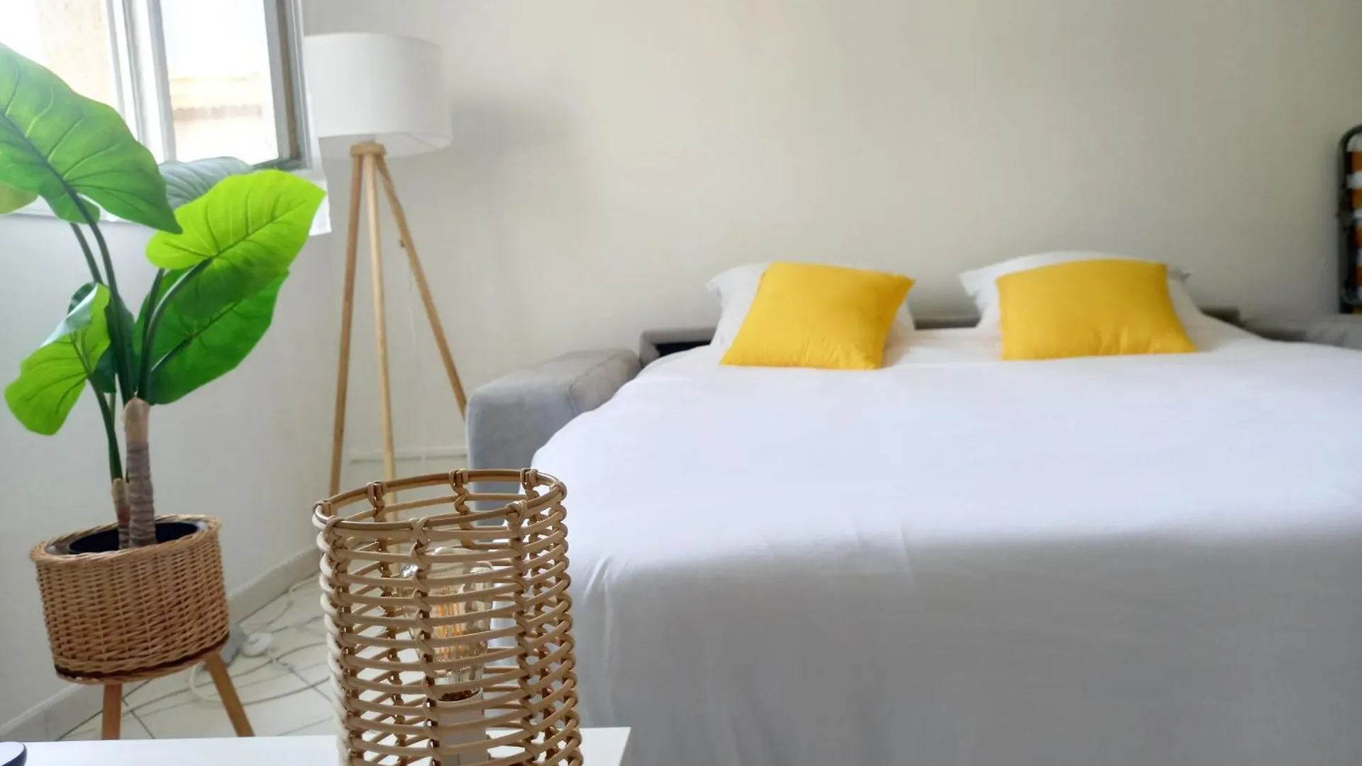Adorable Studio A 200M De La Mer , Frais , Bien Equipe Et Proche Des Commodites Cagnes-sur-Mer France