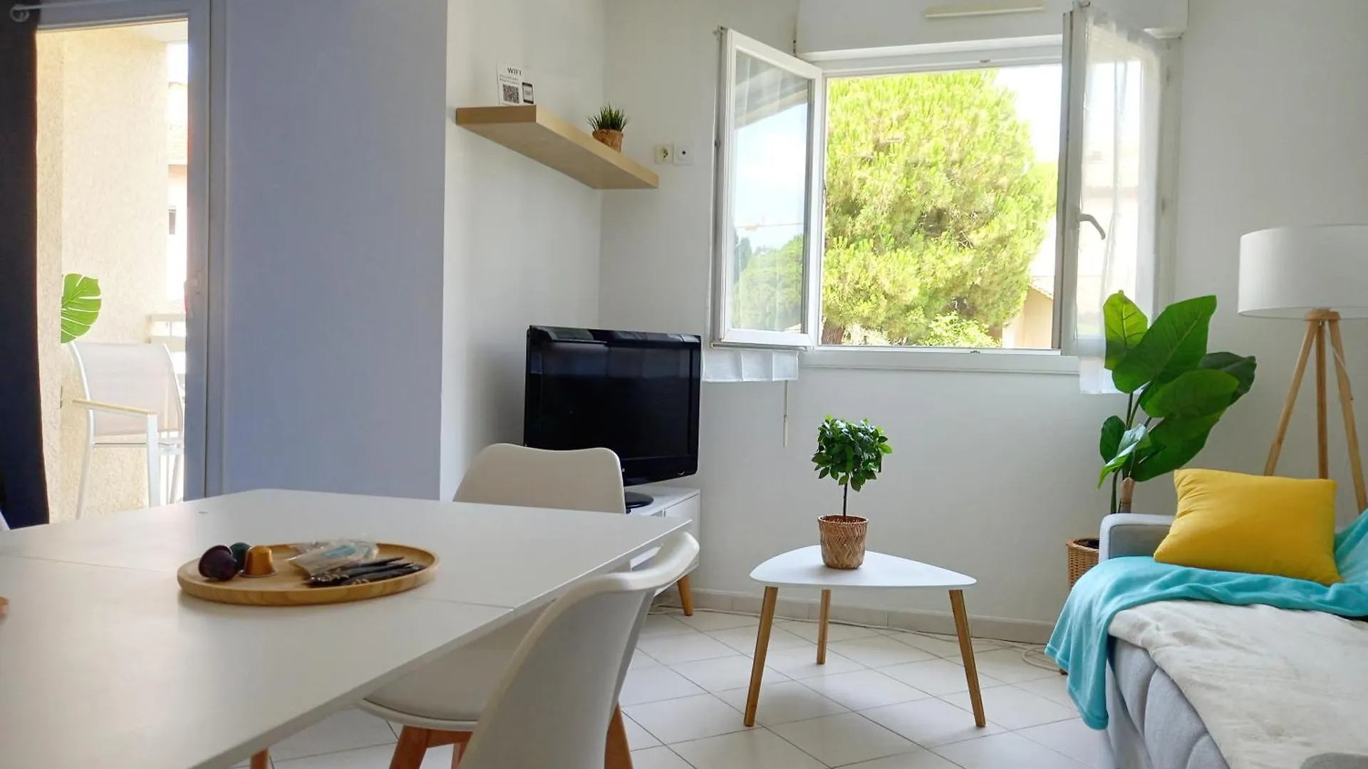 Adorable Studio A 200M De La Mer , Frais , Bien Equipe Et Proche Des Commodites Cagnes-sur-Mer 0*,