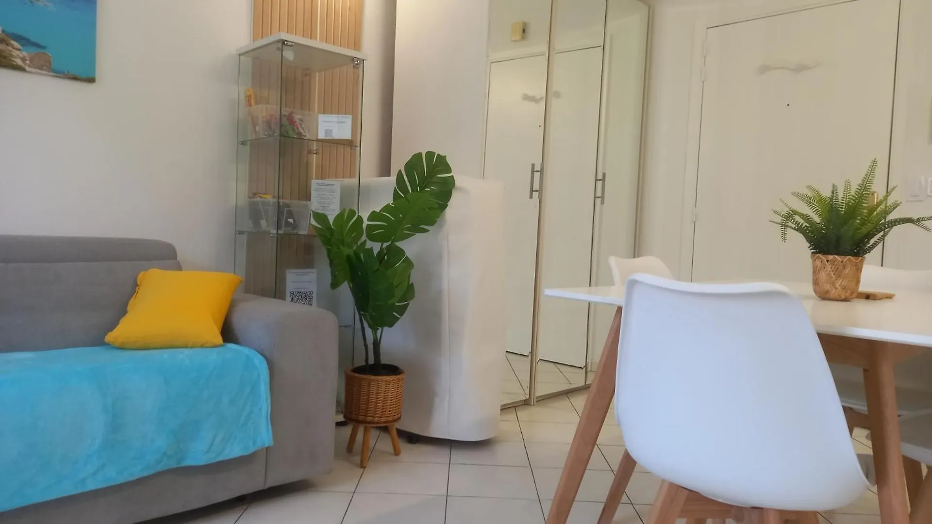 Adorable Studio A 200M De La Mer , Frais , Bien Equipe Et Proche Des Commodites Cagnes-sur-Mer França