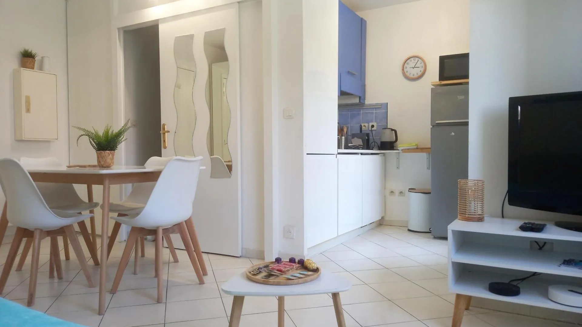 Adorable Studio A 200M De La Mer , Frais , Bien Equipe Et Proche Des Commodites Cagnes-sur-Mer França