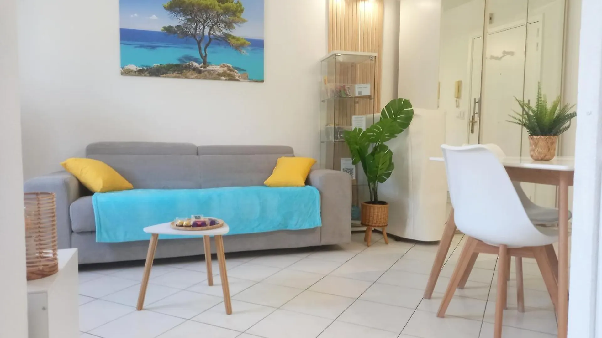 Adorable Studio A 200M De La Mer , Frais , Bien Equipe Et Proche Des Commodites kontakter