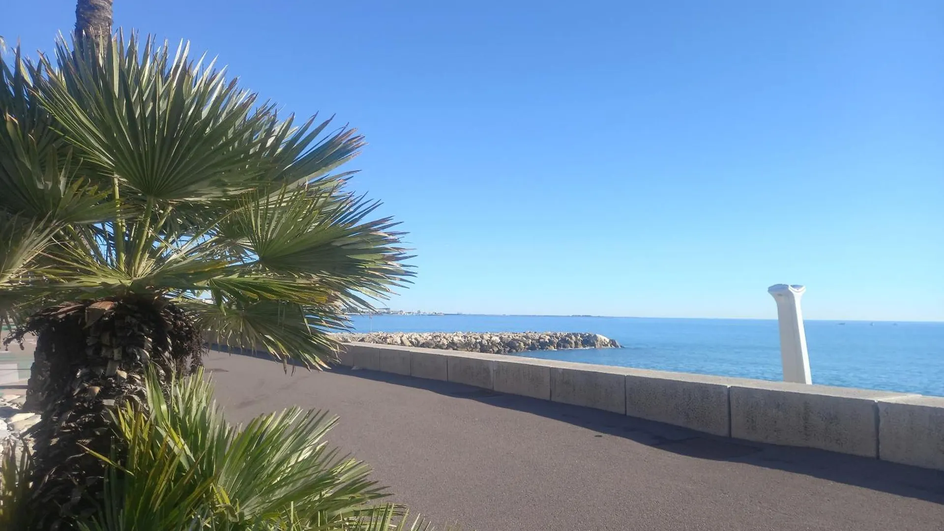 Adorable Studio A 200M De La Mer , Frais , Bien Equipe Et Proche Des Commodites Cagnes-sur-Mer França