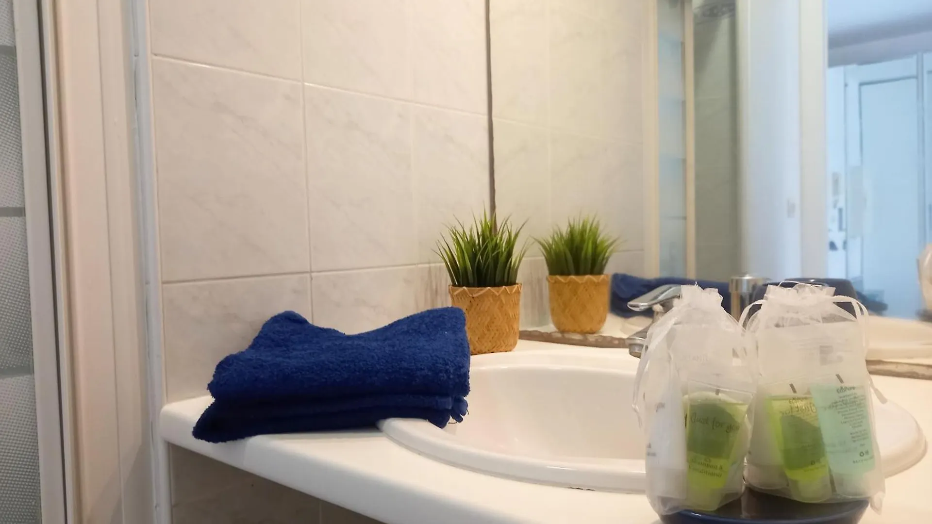 Adorable Studio A 200M De La Mer , Frais , Bien Equipe Et Proche Des Commodites Cagnes-sur-Mer